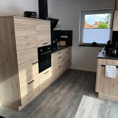 Herbsturlaub In Barrierefreier Ferienwohnung Morgentau Mit Wallbox Und Leihfahrraedern Σπίτι διακοπών Krummhörn